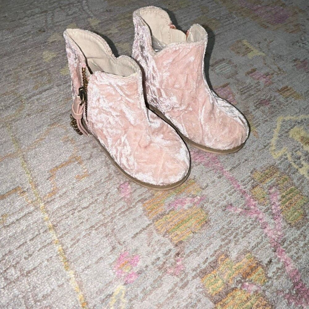 Joyfolie pink velvet booties sz 6
